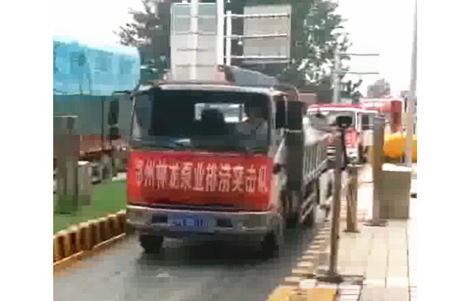 我公司新組織的搶險排澇設(shè)備及人員，出發(fā)馳援焦作災(zāi)區(qū)，兄弟們辛苦了，加油！